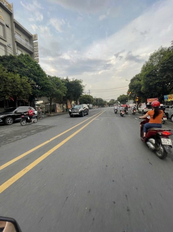 Bán nhà Mặt tiền Chế Lan Viên - ngay Lưu Chí Hiếu. 4,3x20m, 3 Tầng, Sổ A4, 5PN, 13,5 Tỷ.