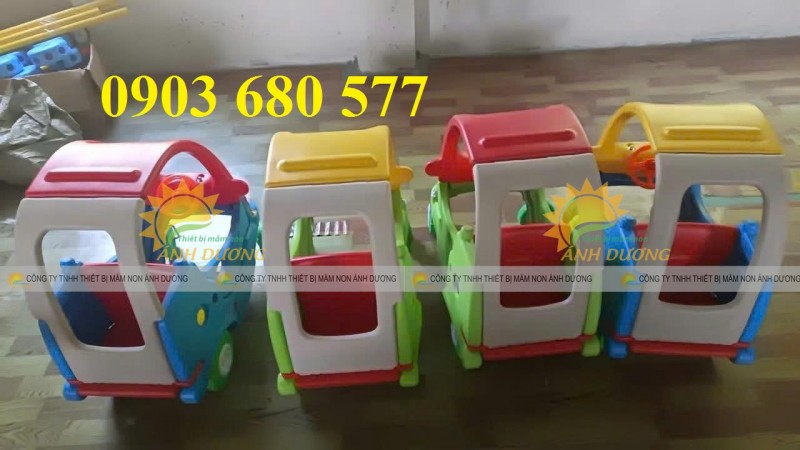 Xe chòi chân ô tô trẻ em cho trường mầm non, công viên, khu vui chơi