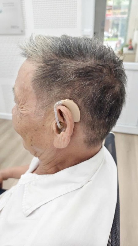 Bác tưởng máy hỏng… Nhưng thực ra đôi tai đã thay đổi sau 6 năm