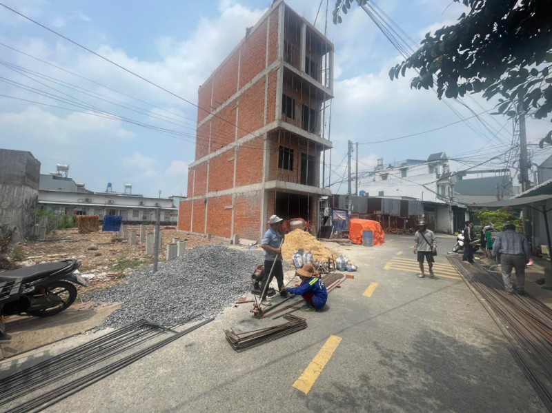 BÁN 2 LÔ ĐẤT MẶT TIỀN ĐƯỜNG NHỰA 12M TẶNG 2 MÓNG 4 TẤM CÓ SẴN