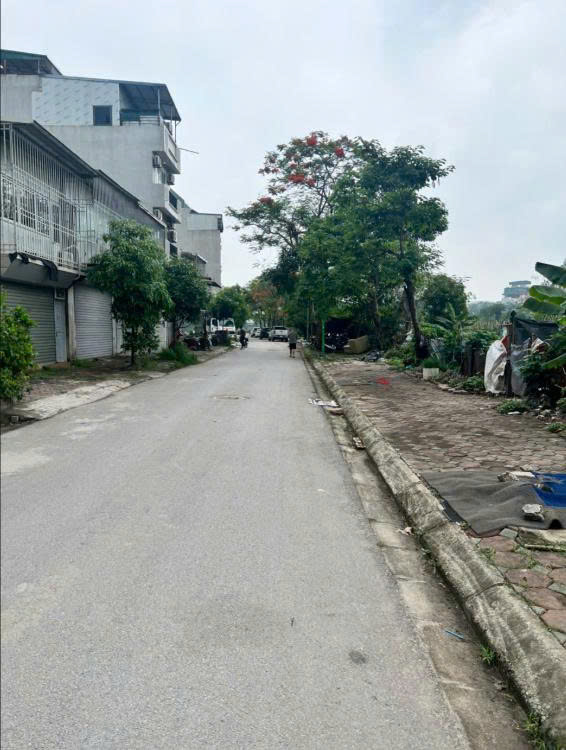 Cần cho thuê nhà đất dịch vụ bằng a ( khu tây nam linh đàm) Chùa Bằng đi vào 150m