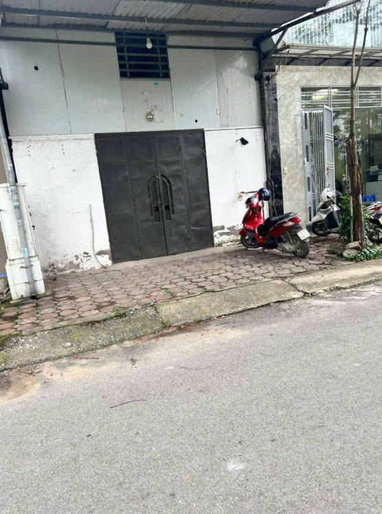 Cần cho thuê nhà đất dịch vụ bằng a ( khu tây nam linh đàm) Chùa Bằng đi vào 150m