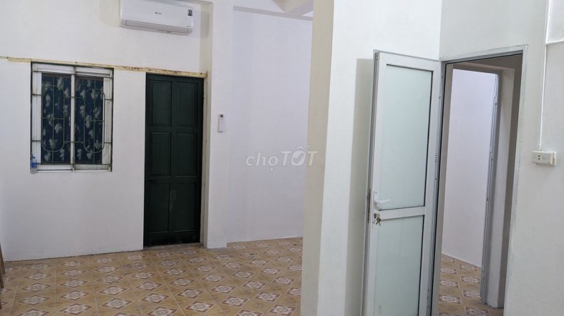 Cho thuê nhà riêng 30m2x 3 tầng tại ngõ 1194 Đường Láng.