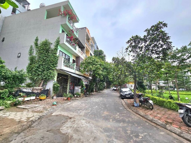 BÁN ĐẤT VIỆT HƯNG 40M2- VỈA HÈ, Ô TÔ TRÁNH, VIEW CÔNG VIÊN- 1X TỶ