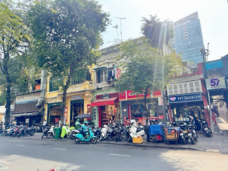 ĐỘC TÔN CHÀO BÁN NHÀ 2 TẦNG MẶT TIỀN KD Đ.NGUYỄN DU, BÊN NGHÉ, QUẬN 1 - VIEW TRỰC DIỆN NHÀ THỜ ĐỨC