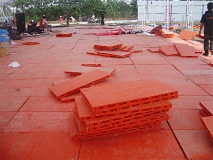 Tấm lót nhựa cho sân khấu ca nhạc lưu động