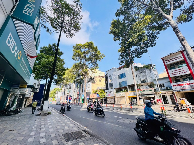 QUẬN 3: CHÍNH CHỦ 0938676685 BÁN NHÀ 4 TẦNG MẶT TIỀN NGUYỄN THỊ MINH KHAI, P.XUÂN HÒA- NGAY GÓC