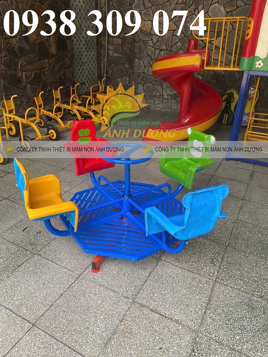 Đu quay 4 chỗ ghế hình con gấu cho trẻ mầm non