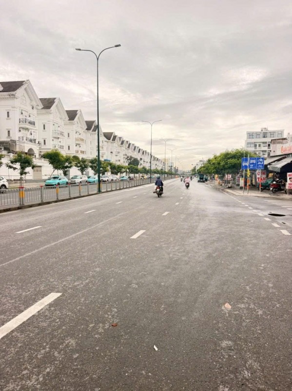 Bán nhà 2 Mặt tiền Dương Quảng Hàm - giao Nguyễn Thái Sơn, 5x28m, 3 Tầng, Sổ A4, 31,8 Tỷ.