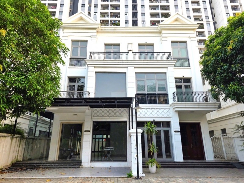 BÁN BIỆT THỰ VINHOMES RIVERSIDE 176M2- 4 Tầng- 54 Tỷ