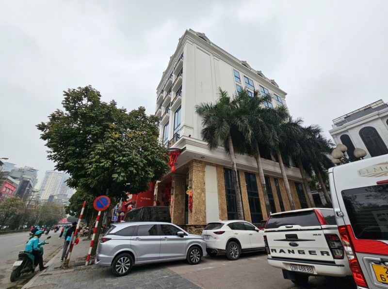 Bán tòa khách sạn 3 sao Mỹ Đình 42 phòng, 236m², sẵn khách thuê, dòng tiền ổn định, vị trí vàng