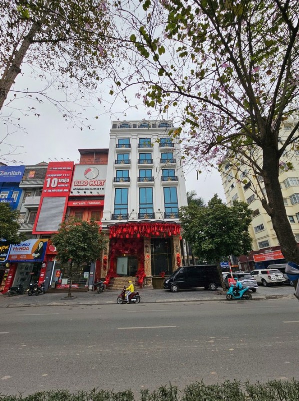 Bán tòa khách sạn 3 sao Mỹ Đình 42 phòng, 236m², sẵn khách thuê, dòng tiền ổn định, vị trí vàng