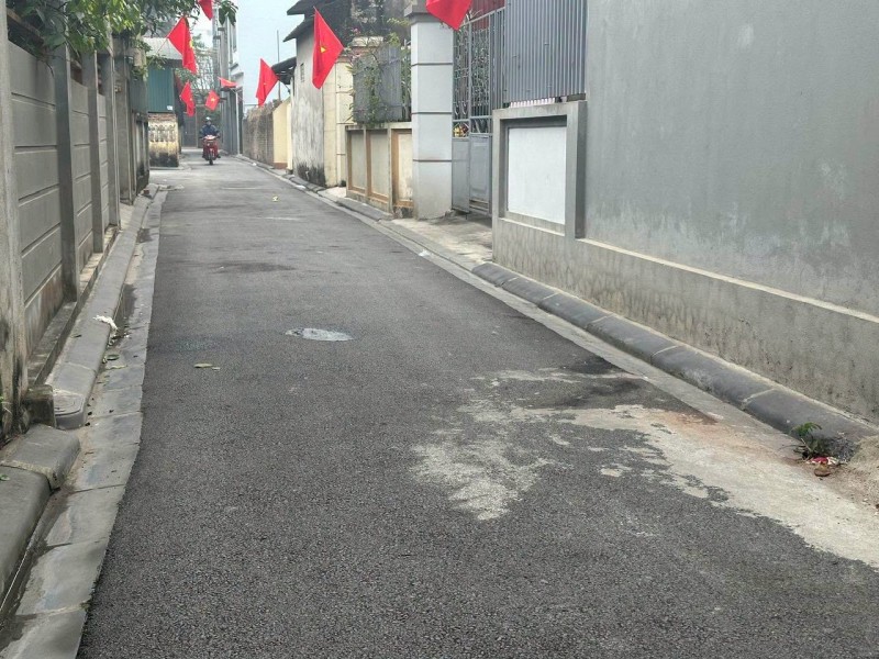 Chỉ với 3.x tỷ xíu. 75m2, mt6.9m, Nguyên Khê, Đông Anh.
+ Ngõ nông, đường thoáng, lại thông.