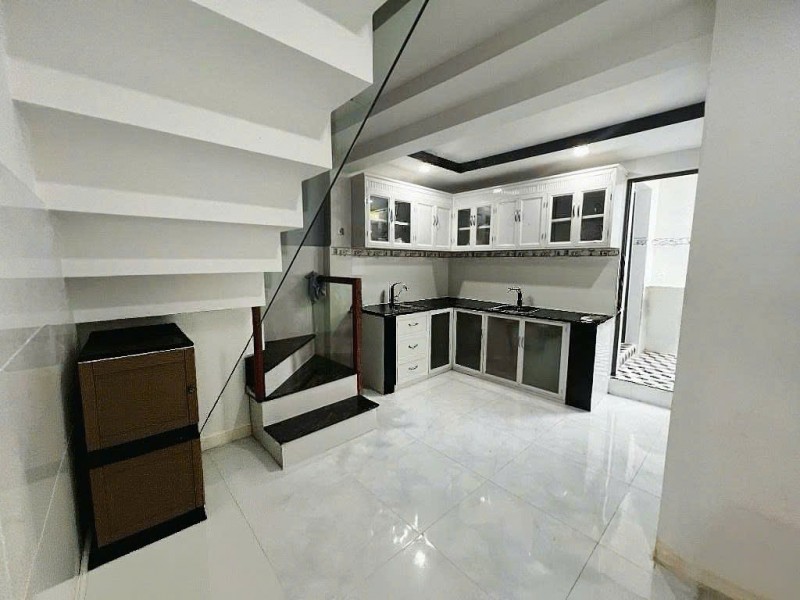 Nhà phố đối diện Vạn Phúc City - 62m2 – Chỉ Nhỉnh 5 tỷ - Khu vực có nhiều chung cư, Tiện ích đầy đủ