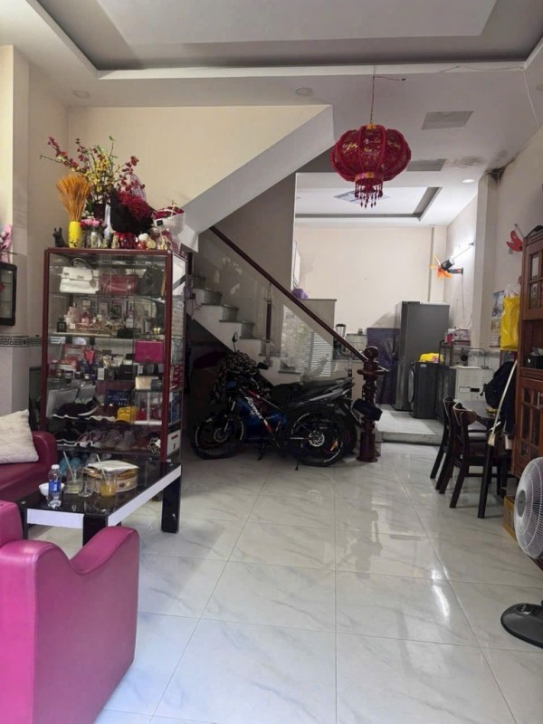 HÀNG HIẾM TRUNG TÂM -NGANG 4.7M VUÔNG A4- HOÀN CÔNG ĐỦ-KHÔNG LỘ GIỚI- 2 TẦNG - HẺM XE HƠI THẲNG