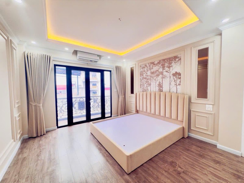 Bán nhà Ngọc Trì 62m 7 tầng MT4m lô góc 3 thoáng gara ô tô giá 18 tỷ