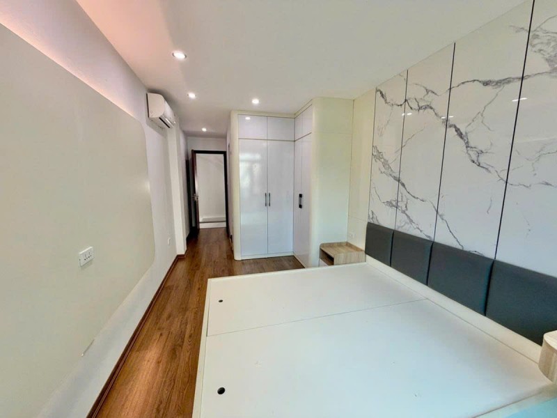 Bán nhà Ngô Gia Tự 30m 6 tầng 10m ra ô tô tránh nhỉnh 9 tỷ