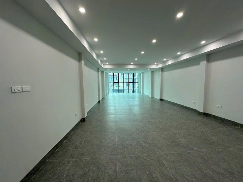 Bán Nhà Mặt Phố Nguyễn Văn Cừ, Long Biên 192m2 MT7.6m 59.9 Tỷ Vỉ Hè Kinh Doanh