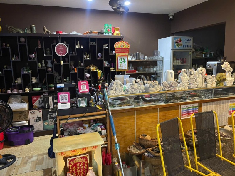 Quận 10 ! CHỐT NHANH ! SANG RẺ QUÁN CAFE S/ VƯỜN - ĐẸP LẮM  KHU VP CTY - 5 NGÂN HÀNG - ĐIỂM TÂM,