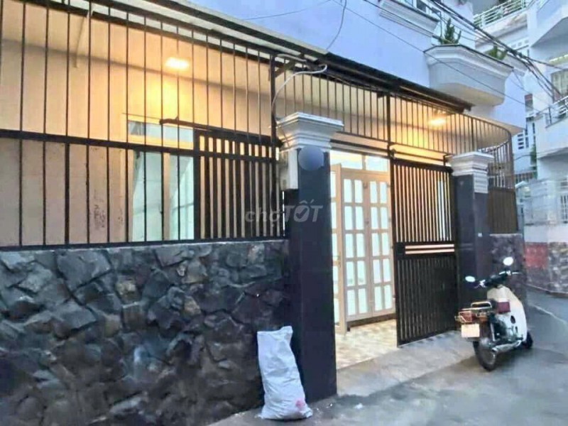 CHO THUÊ NGUYÊN CĂN – NHÀ RỘNG, THOÁNG, VỊ TRÍ ĐẸP NGAY PHAN VĂN TRỊ
