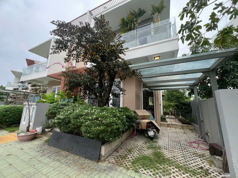 CHÍNH CHỦ CẦN BÁN BIỆT THỰ 3 TẦNG 3 MẶT TIỀN VIEW HỒ - 120m2 - SHR - XE ĐỖ BÊN NHÀ