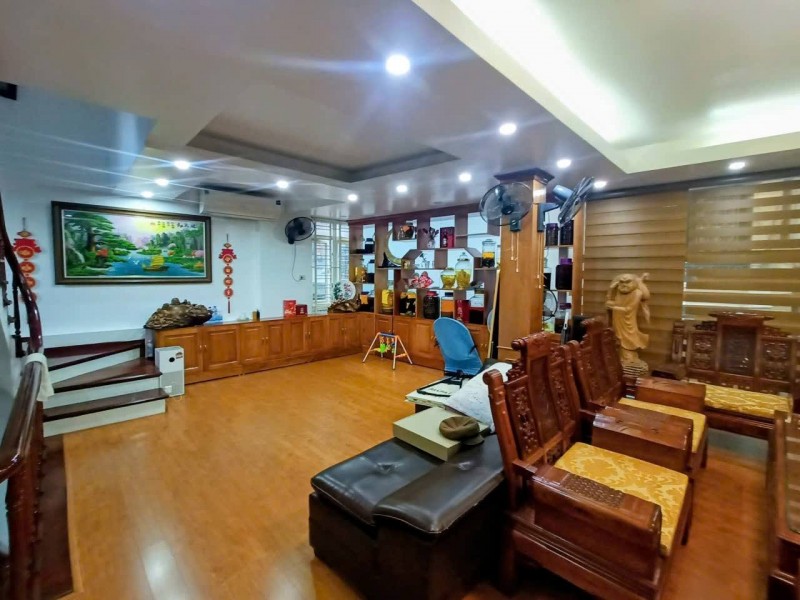 Bán nhà mặt phố Kim Ngưu, 70m2, 4 tầng, mặt tiền 4.7m, 31 tỉ, vỉa hè rộng, kinh doanh đỉnh