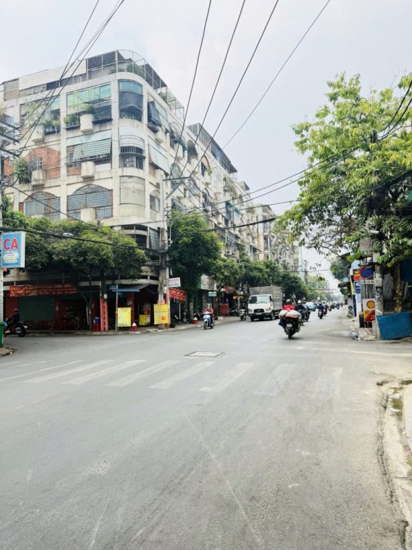 Bán nhà 2 Mặt tiền Đồng Đen - gần Trường Chinh, DT: 10x4,1m, 2 Tầng cũ, giá 11.3 tỷ.