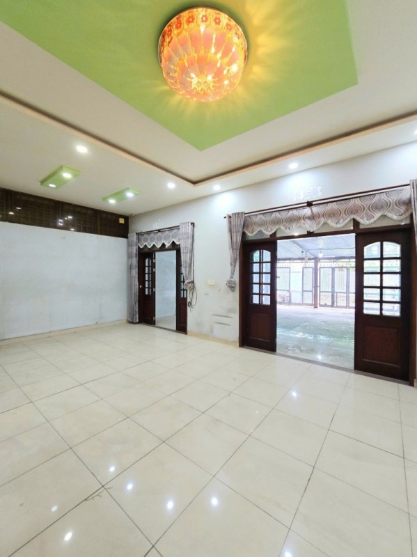 Bán nhà  đường Số 13, Long Bình, Q.9, TP HCM. DT 211m2, 3 tầng, SHR, giá 13.4 tỷ.