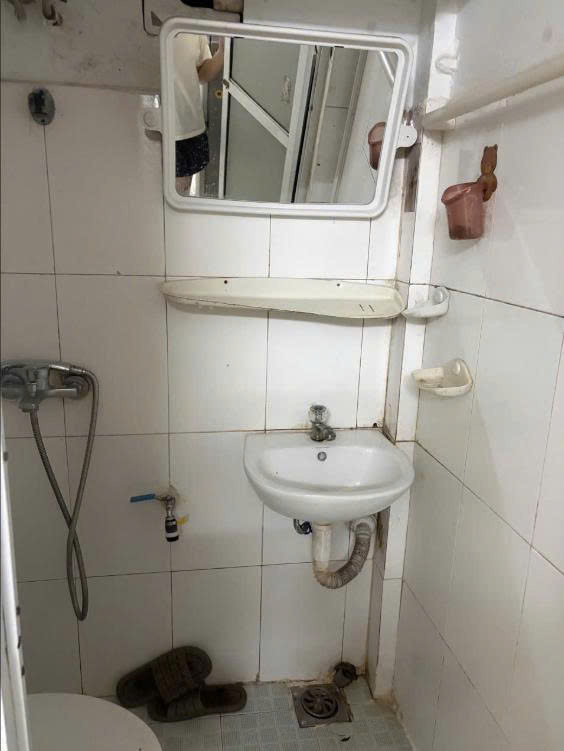 Cc CHO THUÊ PHÒNG TẦNG 4 TẠI PHỐ CHỢ KHÂM THIÊN - ĐỐNG ĐA