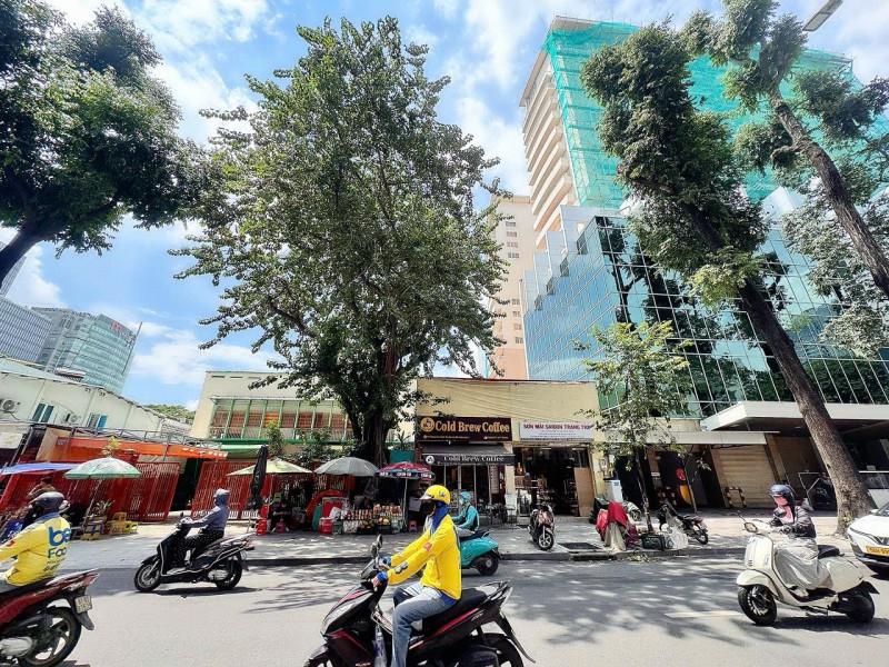 BÁN SIÊU DỰ ÁN QUẬN 1 - VỊ TRÍ KIM CƯƠNG NGAY GÓC Đ. LÊ DUẨN - MẠC ĐĨNH CHI - NGANG HIẾM 33M*39M -