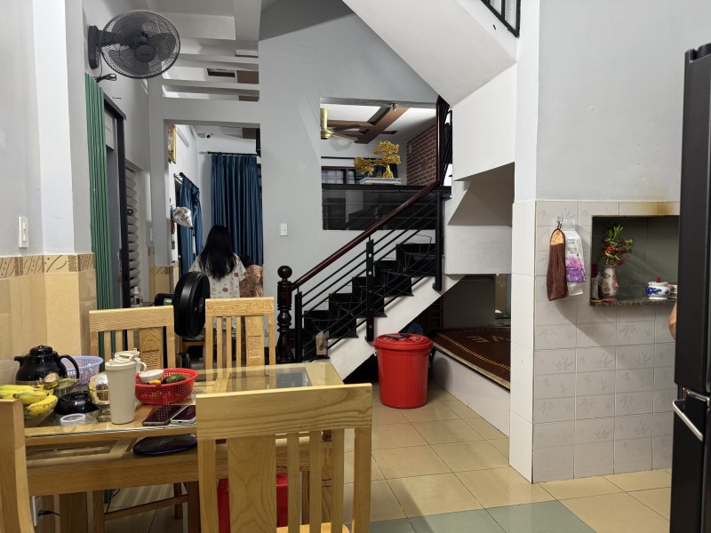 Bán nhà 3 tầng đường Số 4, Trường Thọ, Thủ Đức, TP HCM. DT  62m2. Giá 5,99 tỷ, sổ hồng riêng.