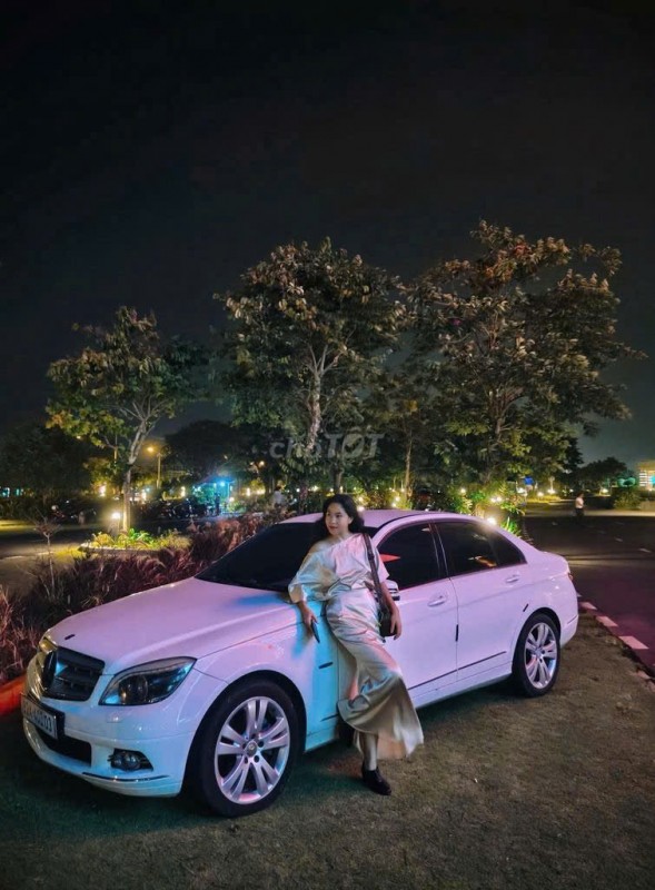 BÁN MERCEDES-BENZ C200 2010 – MÀU TRẮNG – GIÁ 250 TRIỆU