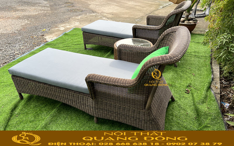 Mẫu ghế nằm hồ bơi thư giãn với kiểu thiết kế sang trọng