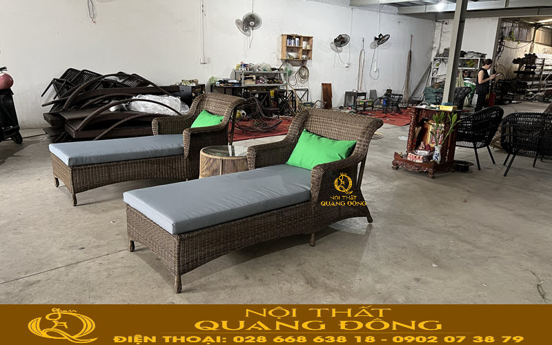 Mẫu ghế nằm hồ bơi thư giãn với kiểu thiết kế sang trọng