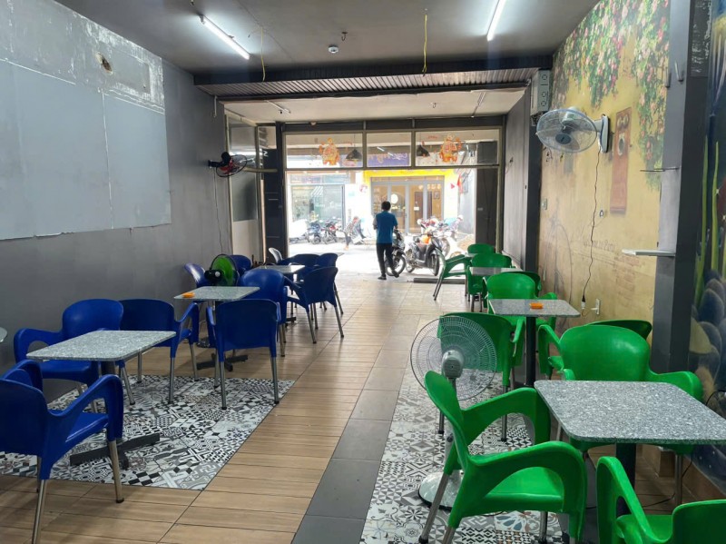 CHỐT NHANH, SANG RẺ QUÁN CAFE CHỈ 48 tr , sân rộng ( 10 bàn ), MB 5m x 18m , Thuê chỉ : 12 tr, Tel 