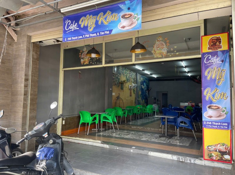 CHỐT NHANH, SANG RẺ QUÁN CAFE CHỈ 48 tr , sân rộng ( 10 bàn ), MB 5m x 18m , Thuê chỉ : 12 tr, Tel 