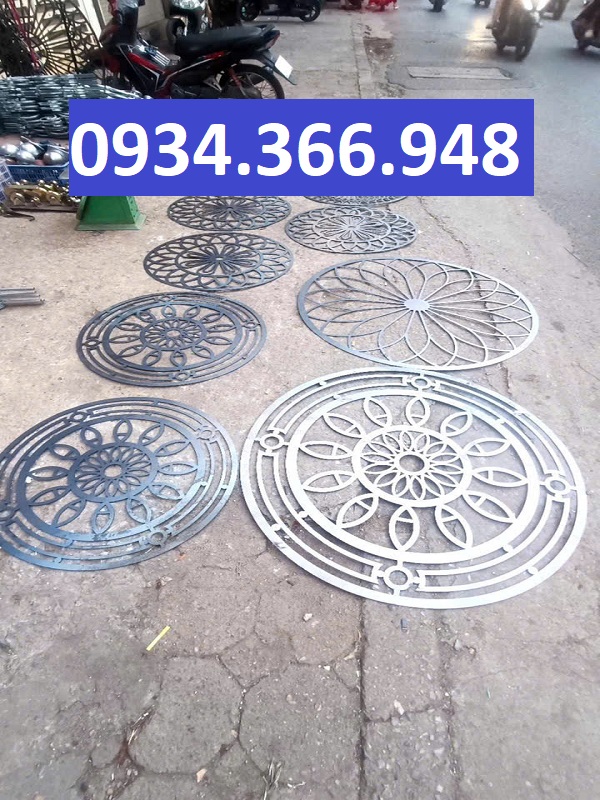 Mâm mái kính CNC trang trí mặt tiền nhà phố và biệt thự