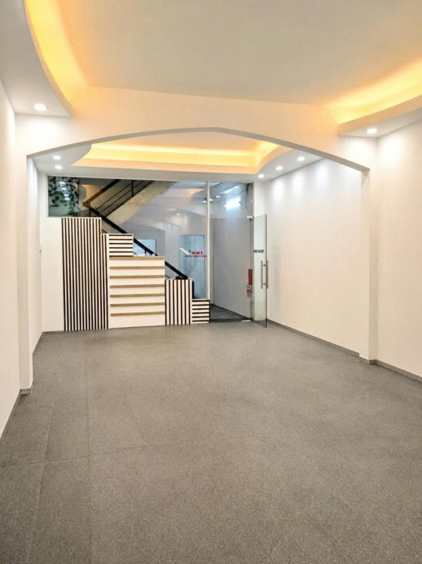 Bán nhà Mặt tiền Cộng Hòa, ngay VinCome, Út Tịch, 5x23m, 3 Tầng - 4 PN, chỉ 32 Tỷ.