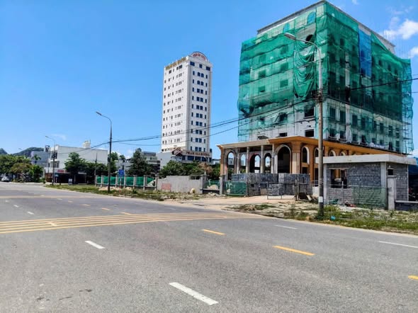 SIÊU PHẨM góc 2 Mặt Tiền Trục Trần Quốc Hoàn _ Bãi Tắm Sơn Thủy