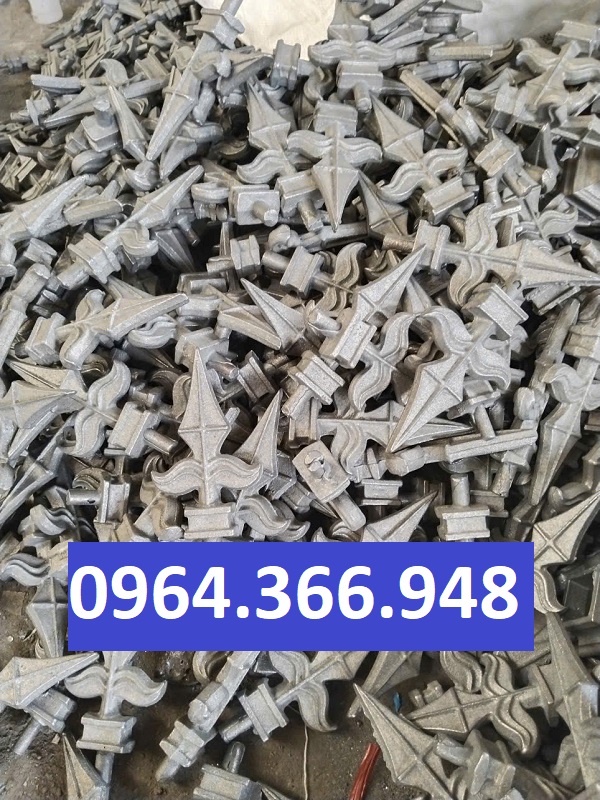 Lá mác gang tạo nét cổ điển cho cổng sắt