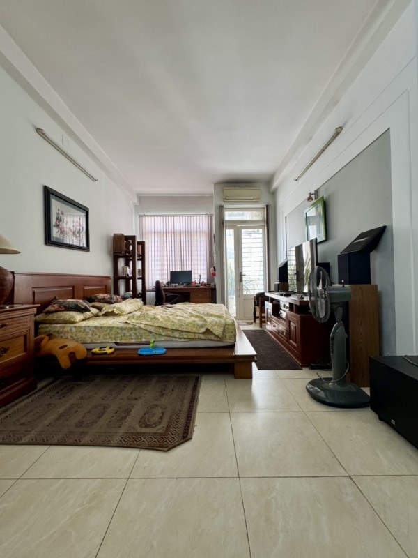 Bán nhà riêng Quận 3 -  42m2 xây 5 tầng, 4PN, gần Trần Quang Diệu