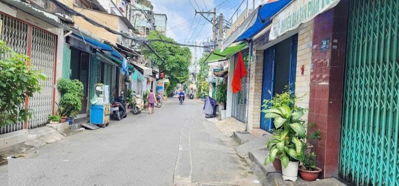 Bán nhà Mặt tiền Hoàng Xuân Nhị - gần Âu Cơ vào, 8,3x27m, Cấp 4, GPXD 8 tầng, 17,5 Tỷ.