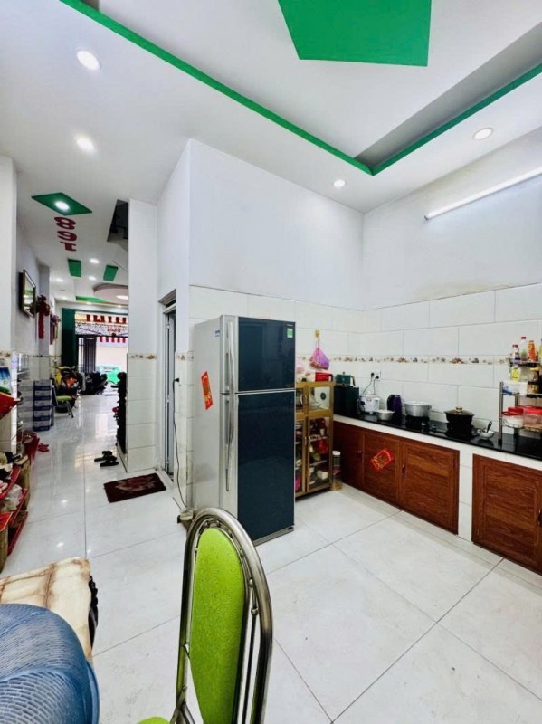 Bán nhà Mặt tiền Trịnh Đình Trọng - giao Kênh Tân Hóa, 4,2x18m, 5 Tầng - 5PN, 14 tỷ.
