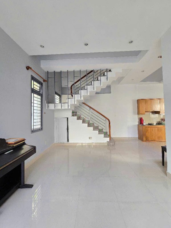 Nhà Hoàng Diệu 46m2, ngang 4m, 4 phòng ngủ, giá 9.5 tỷ