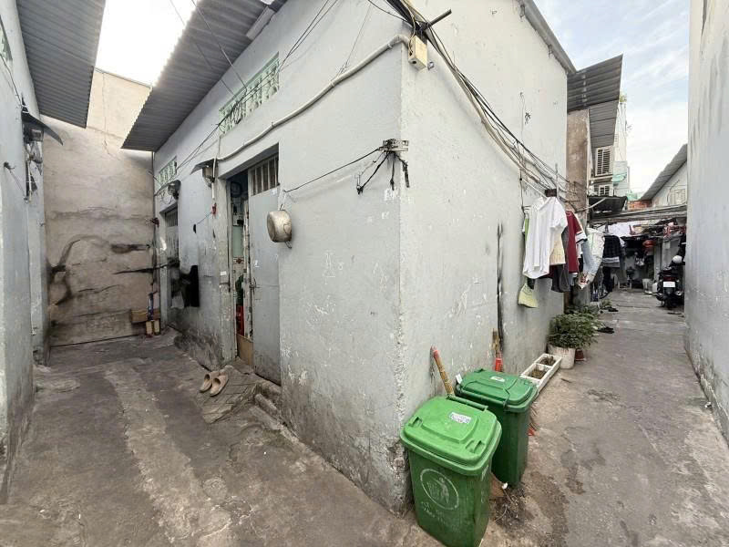 Bán nhà  Cấp 4 - Mặt tiền Lê Thiệt - gần Văn Cao, 4x18m, 5 PN, Sổ A4 - GPXD 6 Tầng, 8,6 Tỷ.