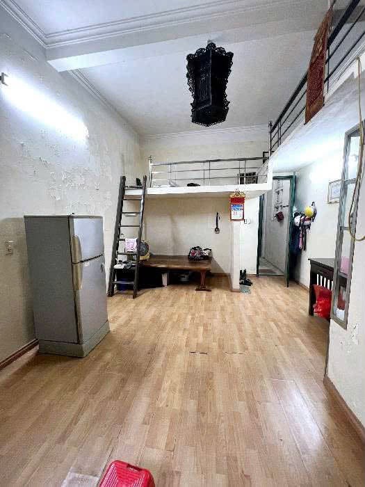 Bán nhà tầng 2 phố Hàng Bè, 92m2, mặt tiền 4.2m, 12.8 tỉ, 2 phòng ngủ, view phố cổ