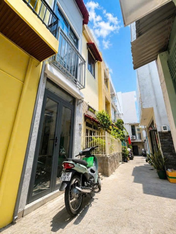 BÁN NHÀ ĐẸP RẺ Q4 
CÓ 2 TỶ