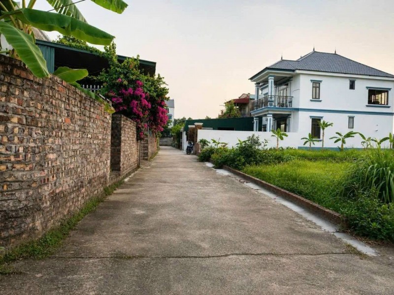 Quang Tiến, Sóc Sơn, thay mặt chủ sổ, e chào bán : 100m2, mt6.8m, lô góc, xe tải, thông 3.5 tỷ.