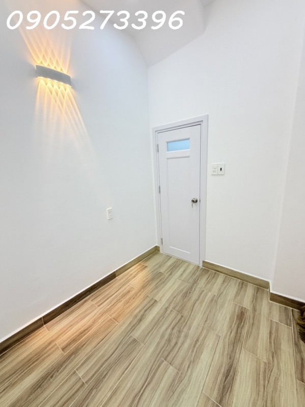 NHÀ MỚI ĐẸP CẠNH MẶT TIỀN TRUNG TÂM TÂN BÌNH, 2 TẦNG KIÊN CỐ 2PN( 1 PN DƯỚI ĐẤT), SỔ VUÔNG ĐẸP HOÀN