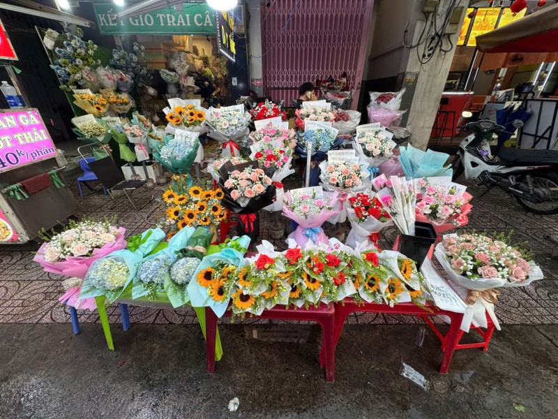 Chính chủ sang nhượng shop hoa mặt tiền đường 17, quận 7 - Đối diện trường Lê Thánh Tông